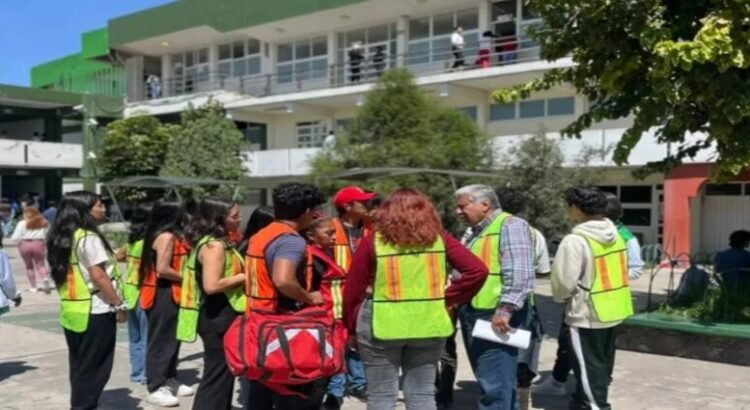 Se movilizan cuerpos de emergencia por fuga de gas en Prepa 5 de la UAEMEX Se movilizan cuerpos de emergencia por fuga de gas en Prepa 5 de la UAEMEX