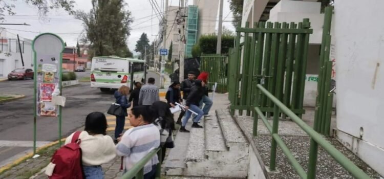 Estudiantes de la UAEMex regresan a clases tras más de 4 meses de paro Estudiantes de la UAEMex regresan a clases tras más de 4 meses de paro