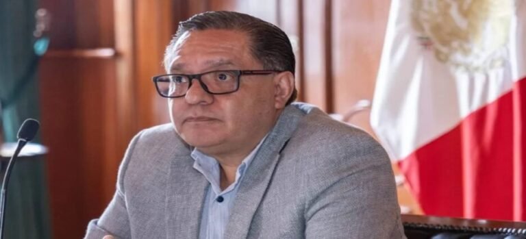 Alcalde de Toluca pide licencia temporal para ausentarse del cargo