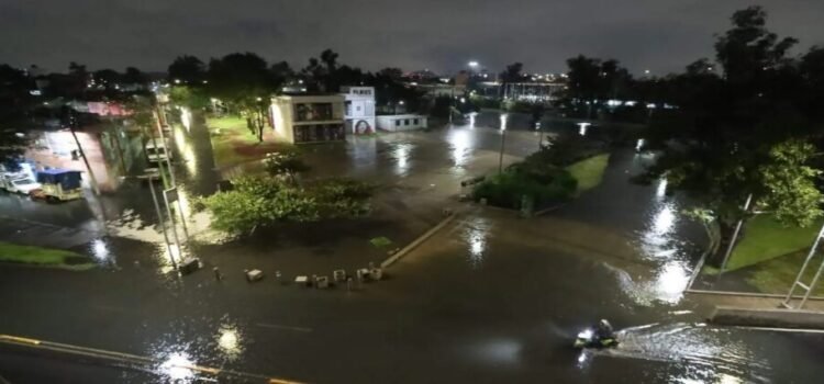 Encuentran cuerpo de hombre decapitado en canal de aguas negras en Toluca Encuentran cuerpo de hombre decapitado en canal de aguas negras en Toluca