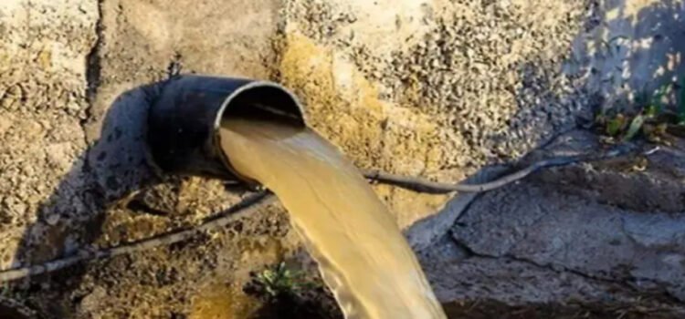 Empresarios de Toluca exigen claridad en cobros por descargas de agua Empresarios de Toluca exigen claridad en cobros por descargas de agua