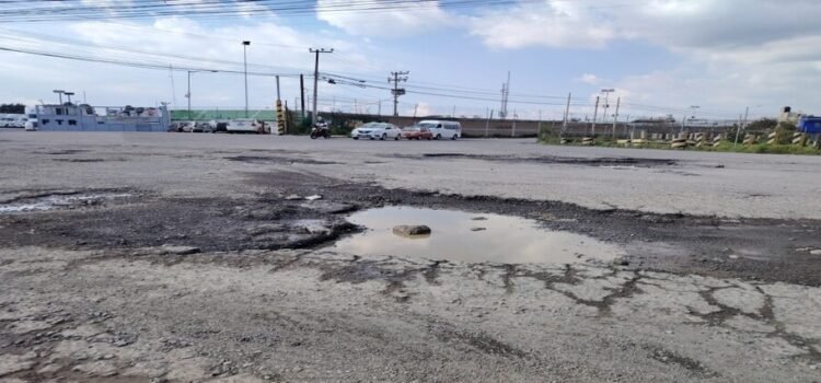Zona industrial de Toluca se encuentra destruida por baches Zona industrial de Toluca se encuentra destruida por baches