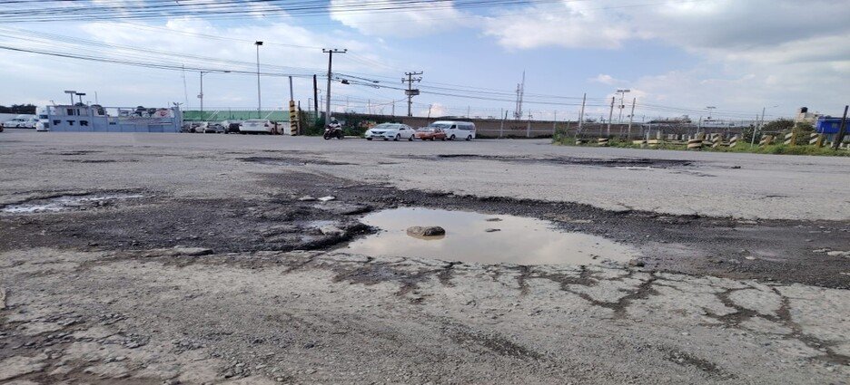 Zona industrial de Toluca se encuentra destruida por baches