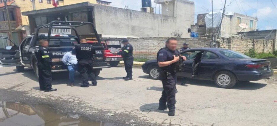 Detienen a 2 por hacerse pasar por servidores de la nación para robar en Toluca