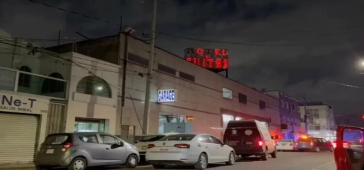 Encuentran cuerpo al interior de baño público en Toluca Encuentran cuerpo al interior de baño público en Toluca