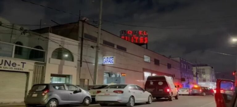 Encuentran cuerpo al interior de baño público en Toluca