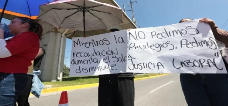 Trabajadores del SAT en Edomex exigen mejoras salariales Trabajadores del SAT en Edomex exigen mejoras salariales