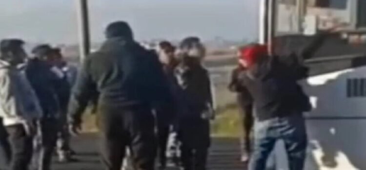 Transportistas se disputan el pasaje tras aumento a la tarifa Transportistas se disputan el pasaje tras aumento a la tarifa