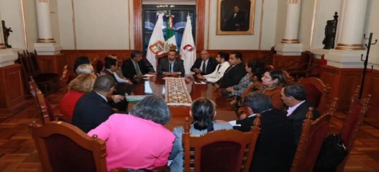 Presidente del Tribunal Superior de Justicia se reúne con más de 50 abogadas y abogados en Toluca