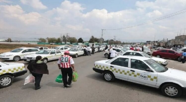 Taxistas aplican  Taxistas aplican ‘tarifazo’ en rutas de Toluca