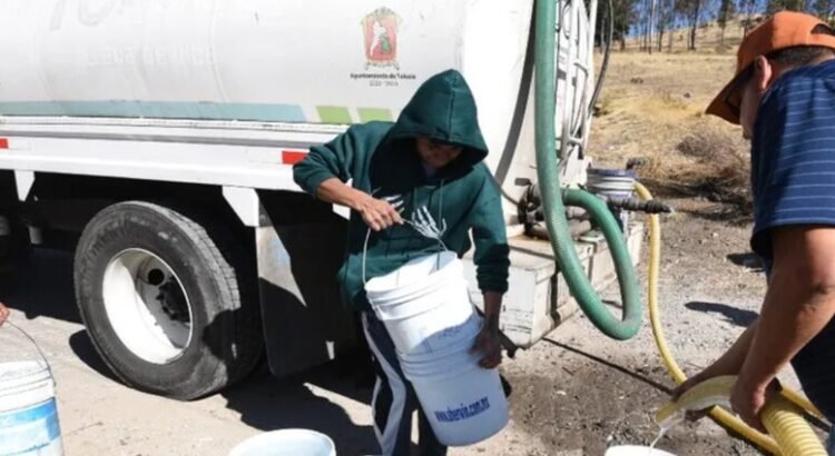 Piperos lucran con la escasez y le suben desproporcionadamente el precio al agua en Toluca Piperos lucran con la escasez y le suben desproporcionadamente el precio al agua en Toluca