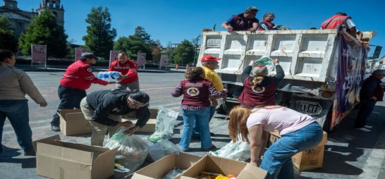 Toluca reúne 10 toneladas de víveres en apoyo a familias afectadas Toluca reúne 10 toneladas de víveres en apoyo a familias afectadas