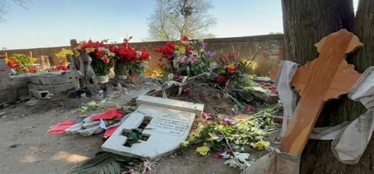 Profanan panteón y destruyen tumbas en Toluca Profanan panteón y destruyen tumbas en Toluca