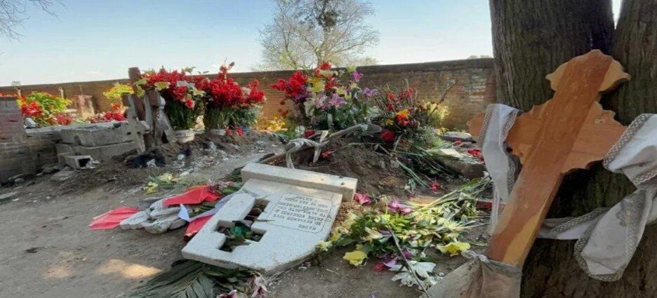Profanan panteón y destruyen tumbas en Toluca