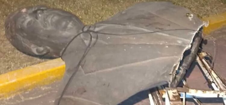 Intentan robar busto de Salvador Sánchez Colín en Toluca