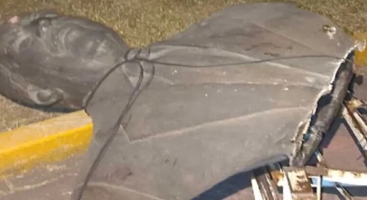 Intentan robar busto de Salvador Sánchez Colín en Toluca