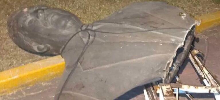 Intentan robar busto de Salvador Sánchez Colín en Toluca