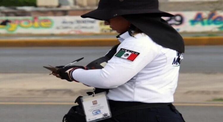 Entregan QR a automovilistas con nuevo reglamento de tránsito en Toluca