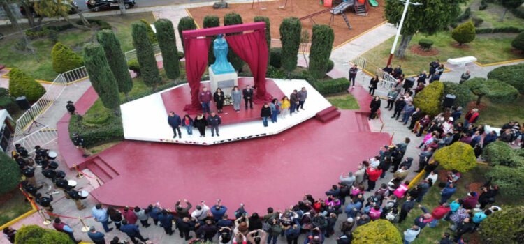 Gobierno de Toluca devela monumento a Sor Juana
