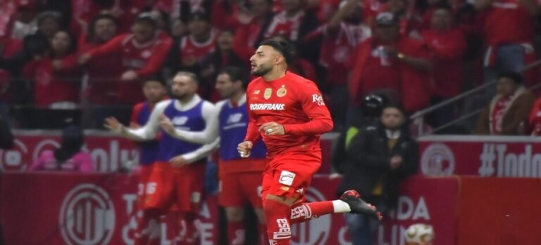 Alexis Vega podría perderse el Mundial debido a cirugía