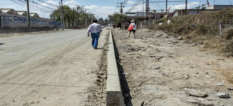 Avanza reconstrucción de avenida Lombardo Toledano para mejorar movilidad en Toluca